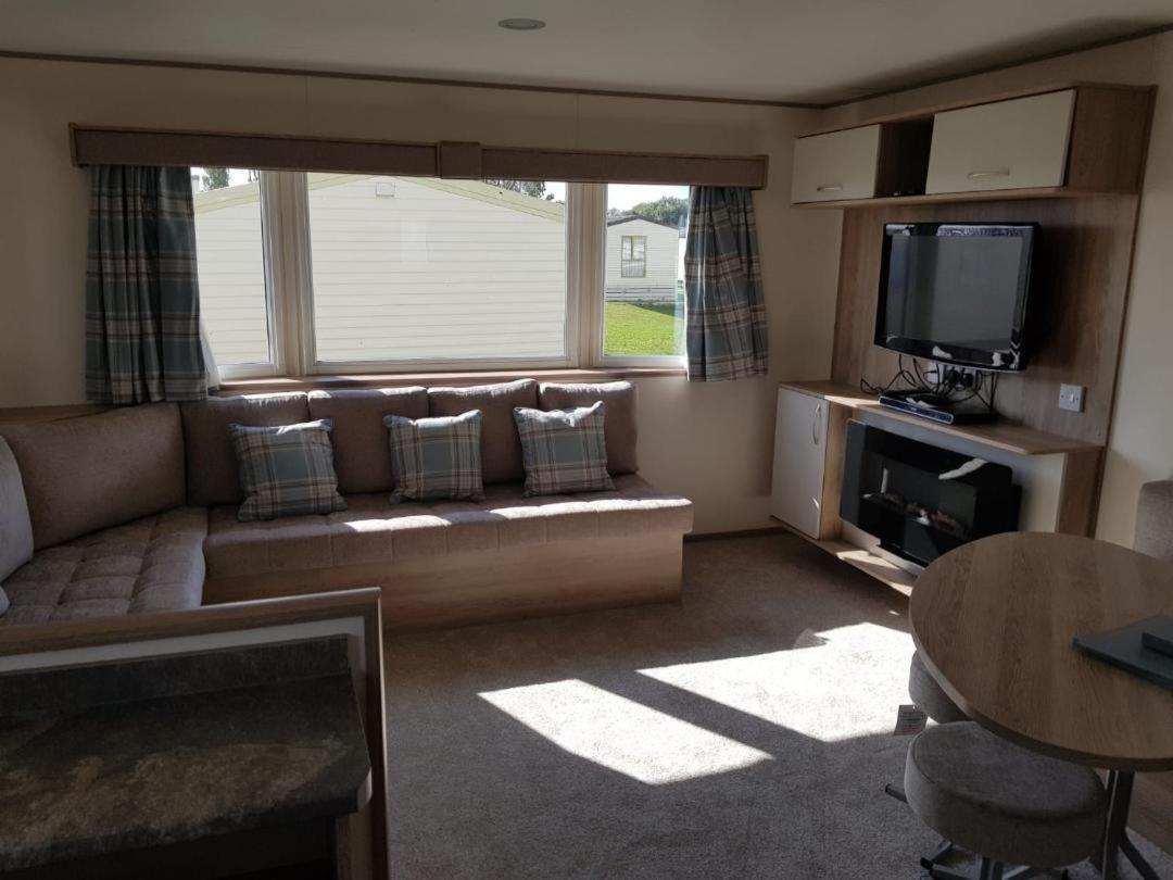 Gold Plus Caravan Димчерч Экстерьер фото